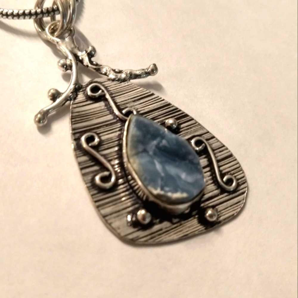 Blue stone Necklace 925 made in India.